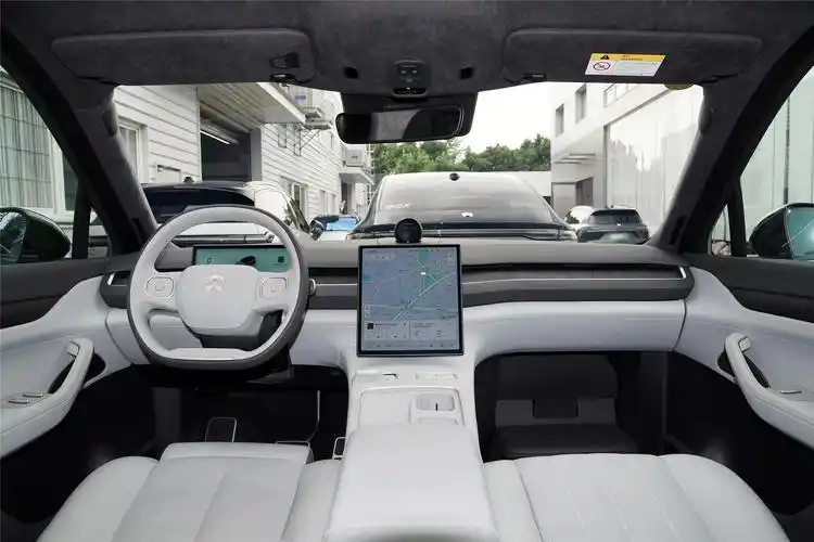 蔚来es8的内饰设计同样表现出色.