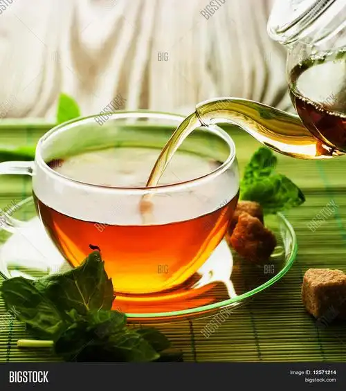现浇凉茶 库存照片和库存图片 | bigstock