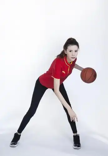 昔日篮球女神许诺近况:32岁依旧貌美如花,1米3的大长腿惹人羡慕