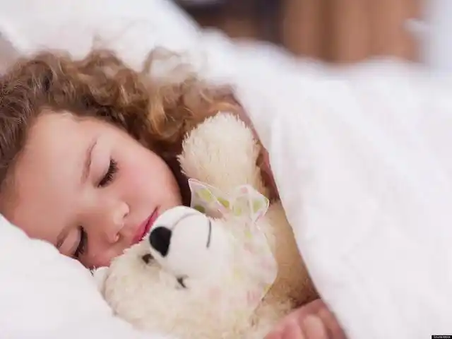 5岁宝宝睡觉大笑, 家长带着疑问去医院, 医生诊断让父母抱头痛哭