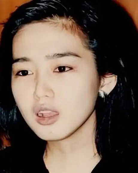 朱丽倩 携亿万身家"下嫁"刘德华,46岁高龄产子,如今苦尽甘来