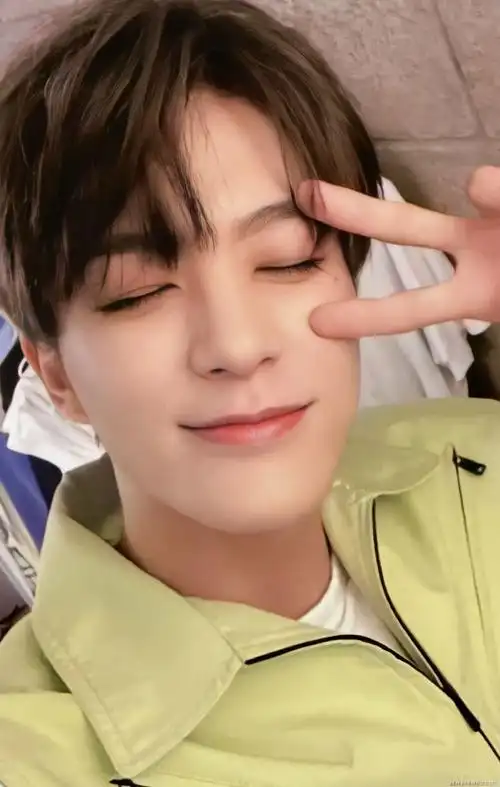 有没有nct李帝努jeno的图?特别喜欢他的笑 有没有笑的图? - 知乎