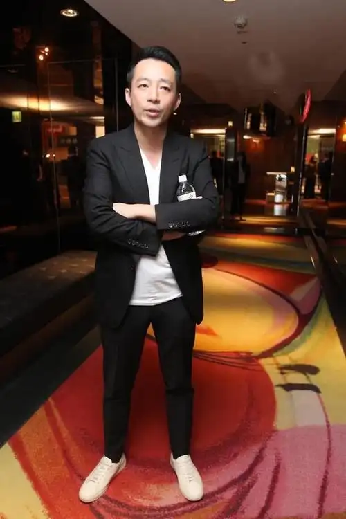 汪小菲前脚刚裁员,后脚就改成防疫酒店,1400一天高房价引热议