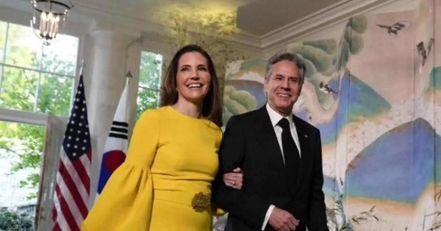 据信,美国国务卿布林肯的妻子埃文·瑞安充当了她丈夫和美国总统拜登