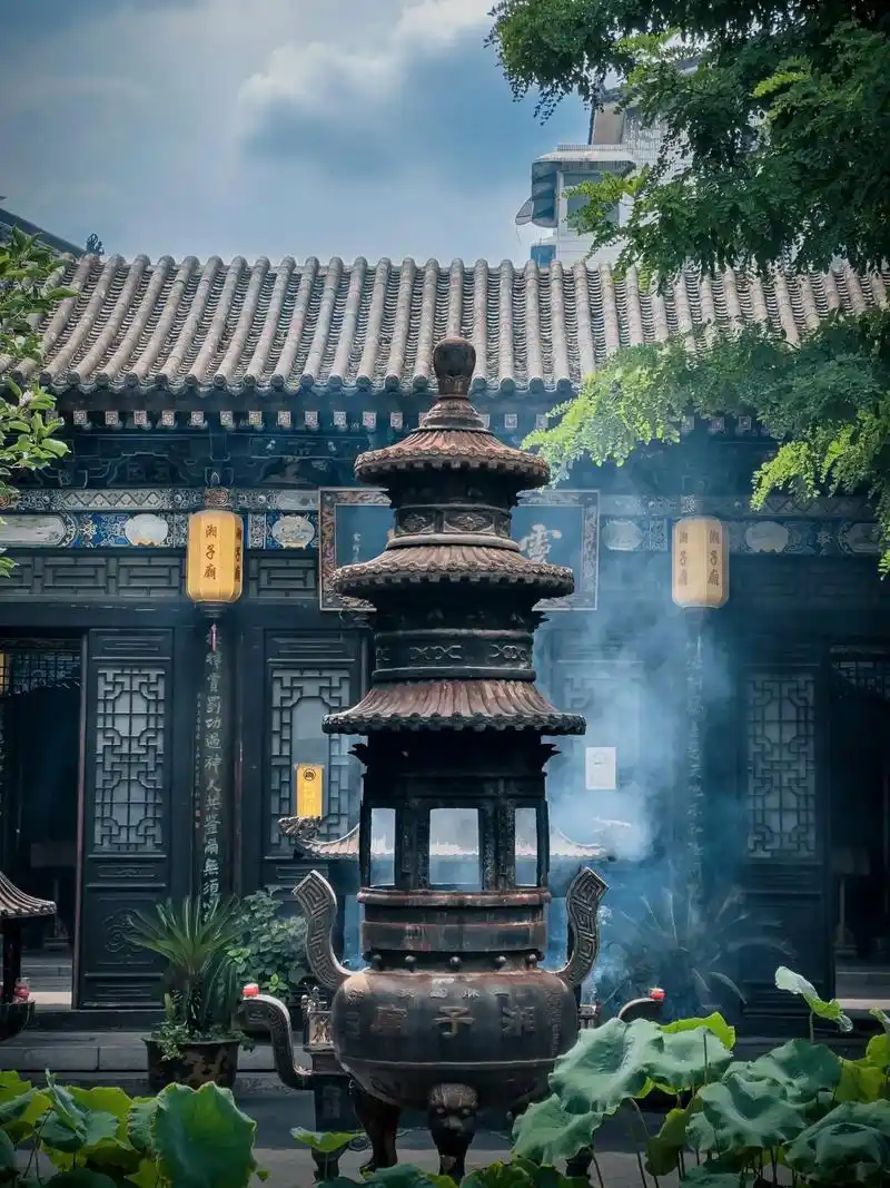 古韵湘子庙,香烟袅袅绕心间