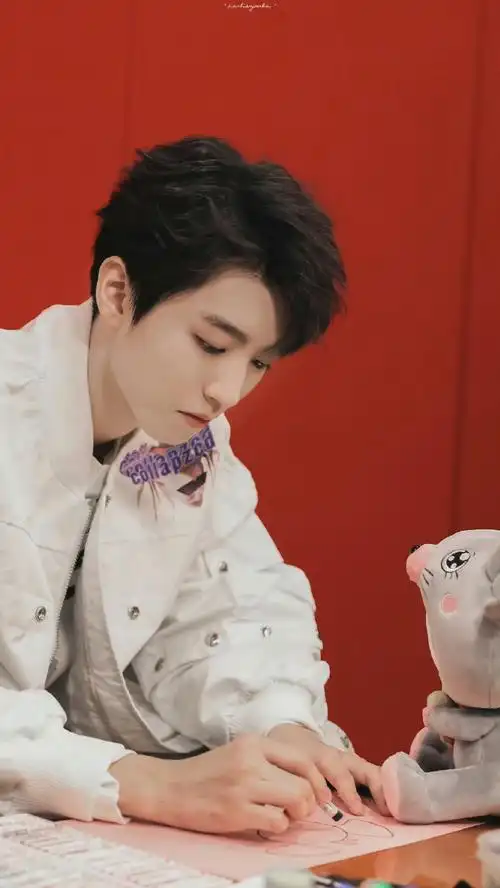 tfboys-王俊凯  #tfboys坐房顶干嘛