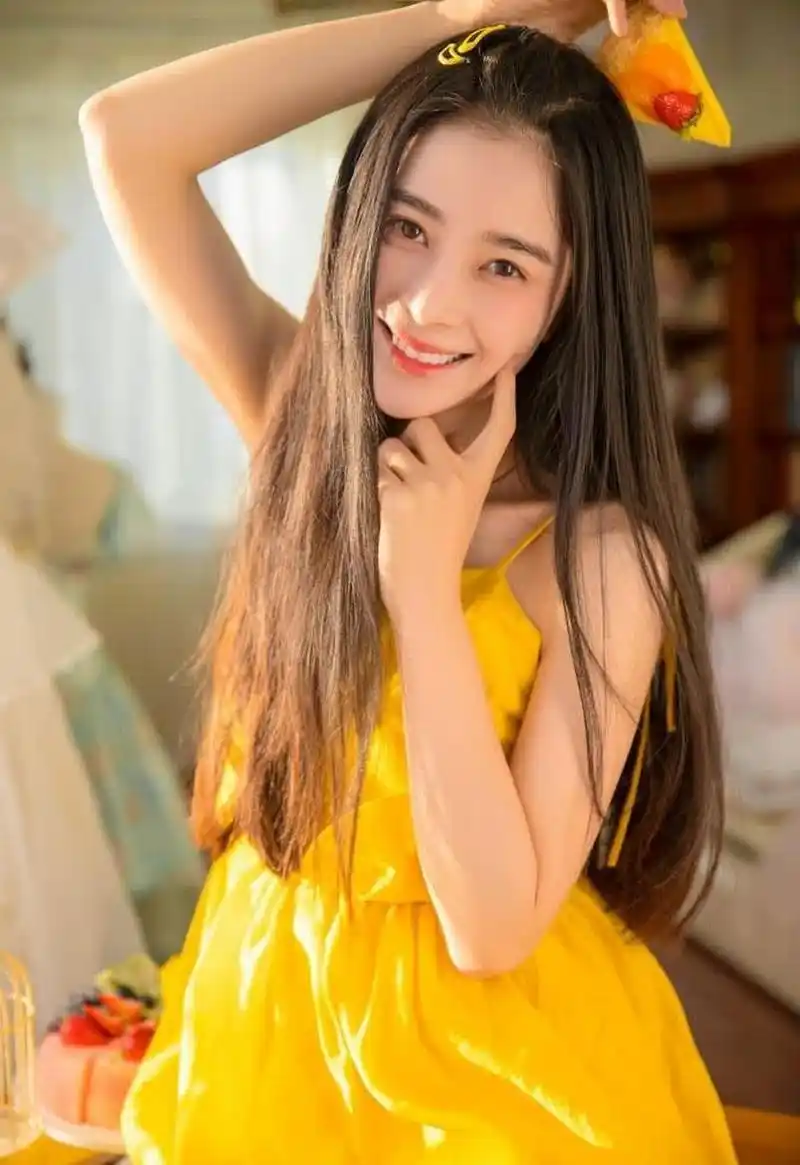 赵韩樱子长相甜美日常穿衣百配清新靓丽写真