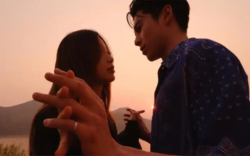 「虞书欣×王鹤棣」十指相扣～时尚芭莎你太会了