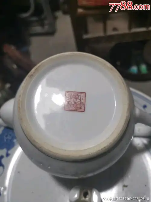 稀有中国景德镇精品六字款山水壶