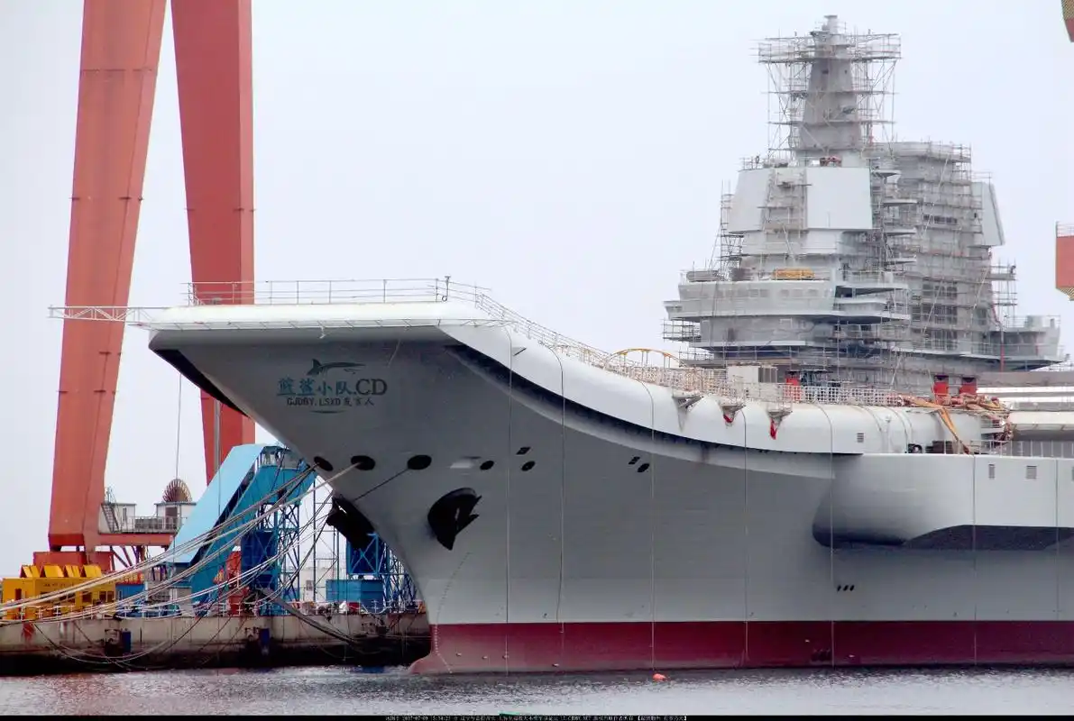 中国更需随着双航母战斗群的形成,主动调整海上力量运用的战略思维.