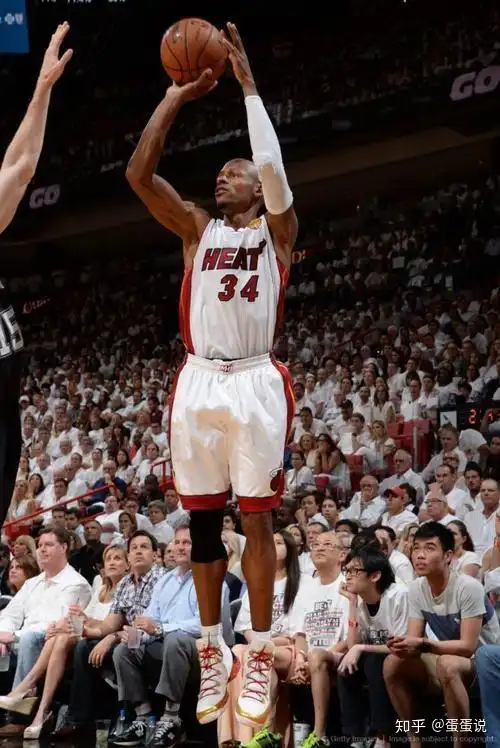 雷阿伦是曾经的联盟三分王,他如同机器般的投篮曾经令太多对手抓狂