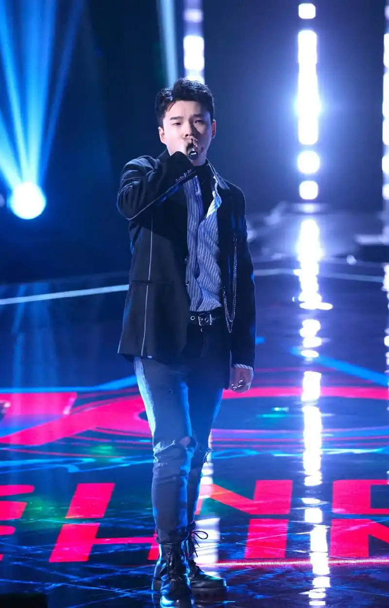 拿过好声音季军上过央视晚会谭轩辕重回好声音真是大可不必