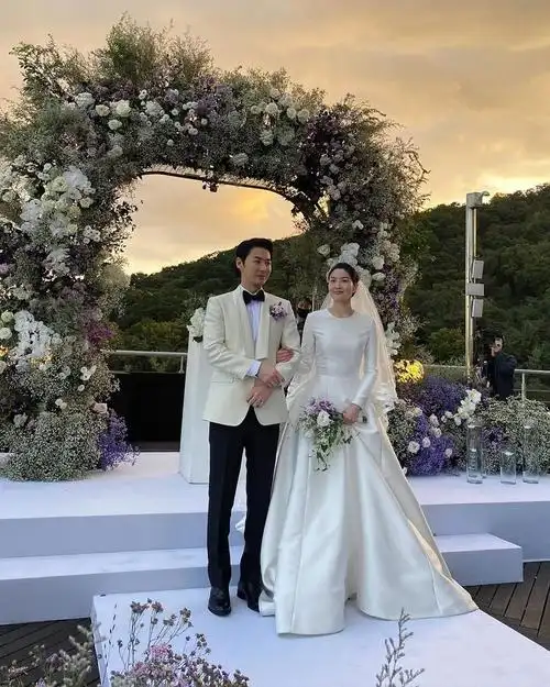 神话junjin夫妇上综艺秀恩爱妻子美貌屠榜热搜长相酷似王祖贤