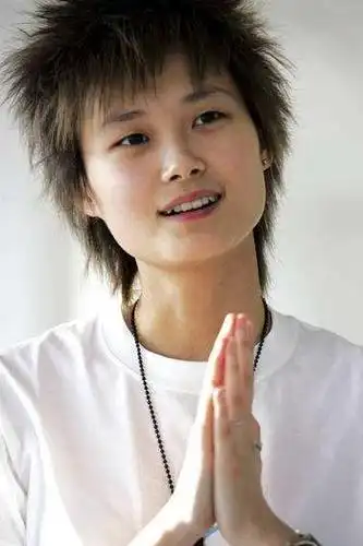 李宇春出道时与现在对比,简直太好看了吧