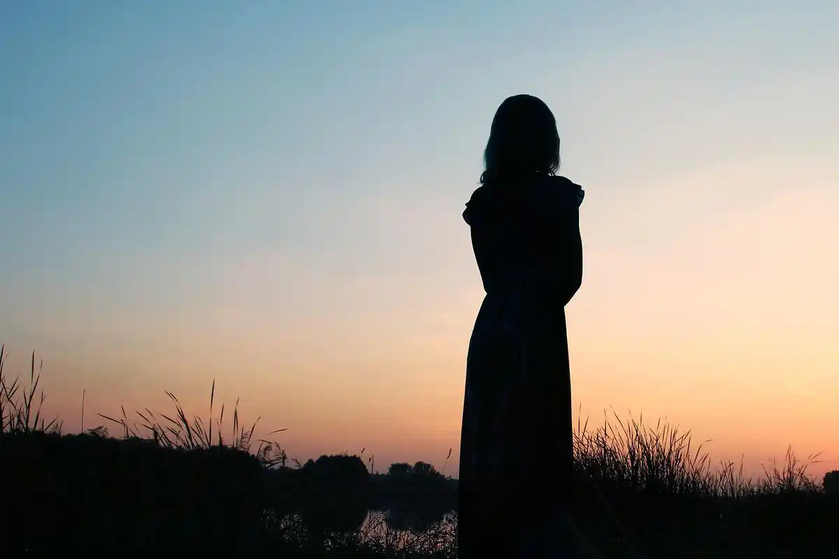 两个有家室的人相爱了,做到这两个字,才是真聪明