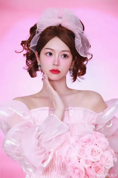 女孩的主题为了做这个水晶球效果找了无数的素材抠图拼接做出来这用心