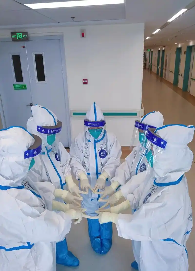 宝贝女儿和同事们抗疫一线工作截止今天己顺利完成,已进入隔离期 - 抖