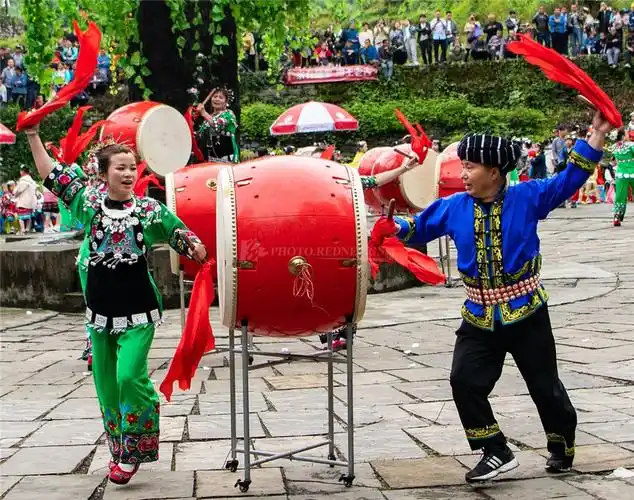 视频丨凤凰苗族"四月八"跳花节演绎浓郁民族风情