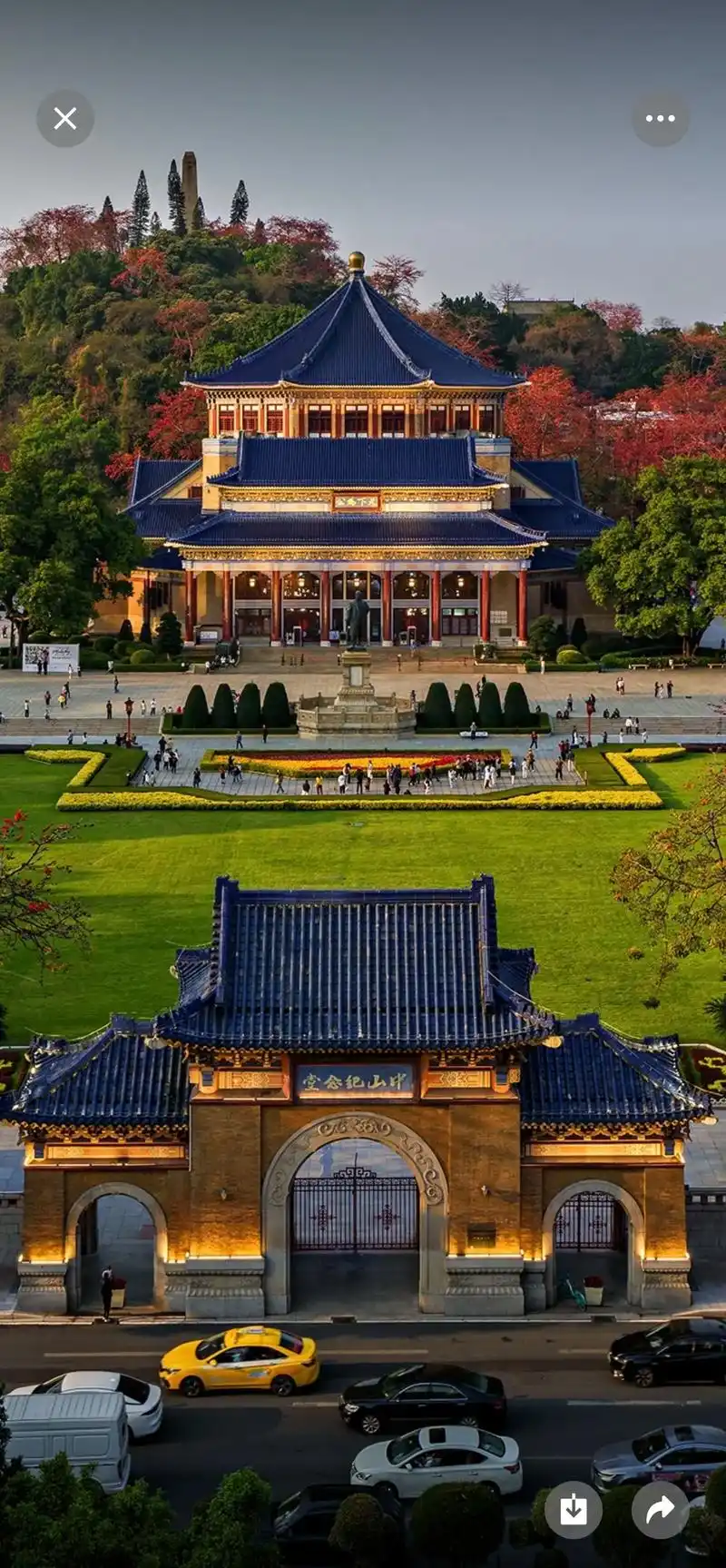 广州中山纪念堂:木棉花开的春日盛宴.中山纪念堂园区内有29株