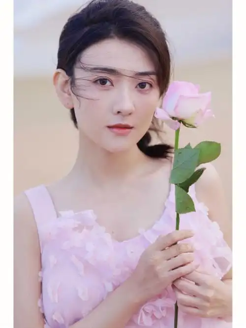 梁洁温柔又热烈