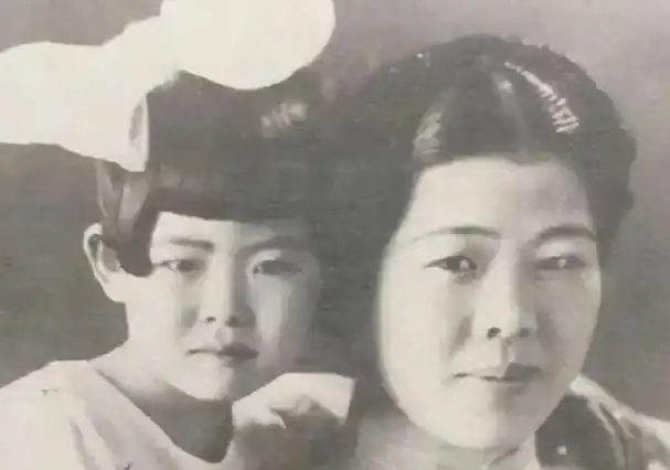 费翔的妈妈毕丽娜历经战乱离婚女儿患癌高龄归来依然矍铄