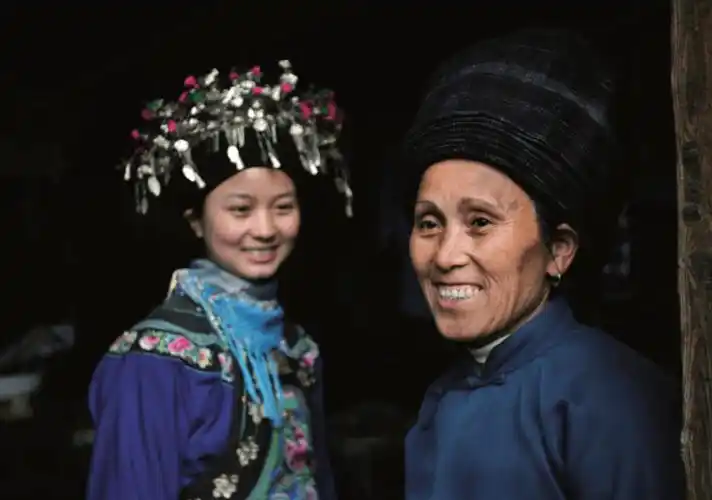 故乡心口的朱砂痣头顶的白月光