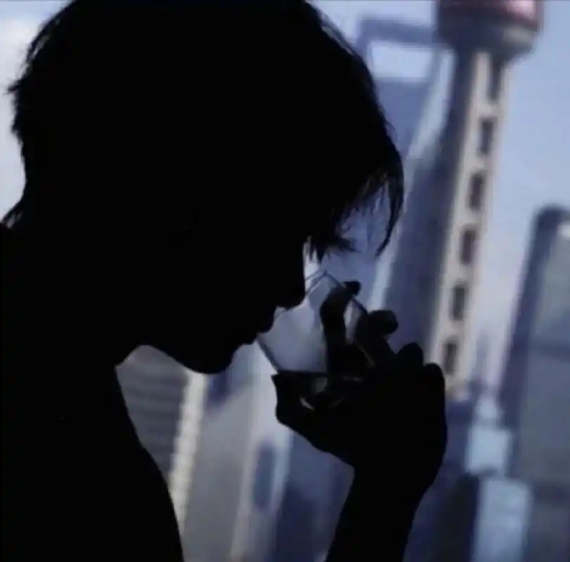 真人背景侧脸高冷男头 分享一波男头,哈哈 拿男头,直接按你喜欢的头像