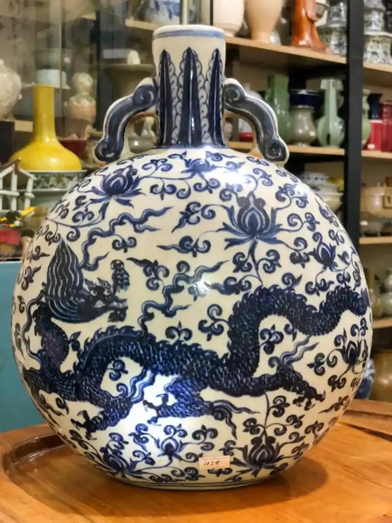 明代#永乐青花龙纹图#抱月瓶#瓷器收藏#9595959917 - 抖音