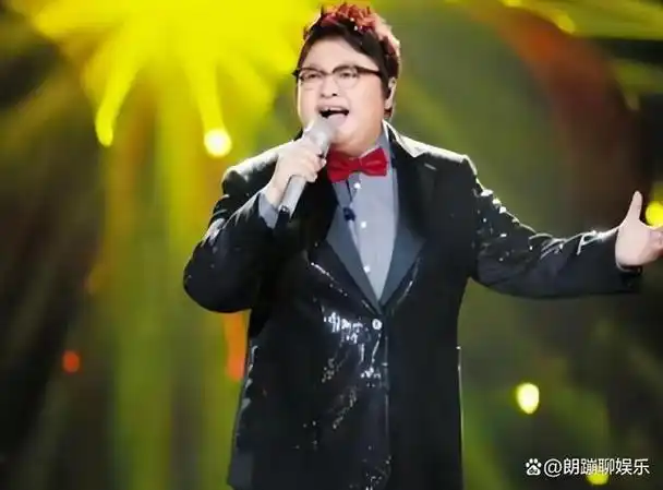 太好笑了!韩红那英看外国歌手的表情一模一样,评论区说的笑死人