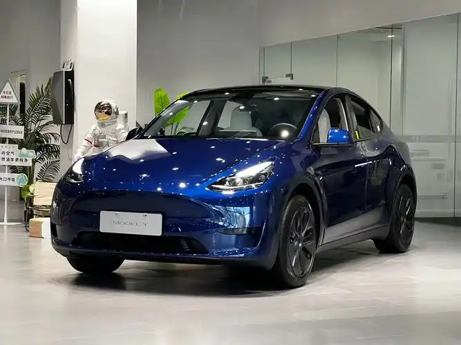 新 model 3 的外观第一眼没有老 3 刚出来的时候惊艳.