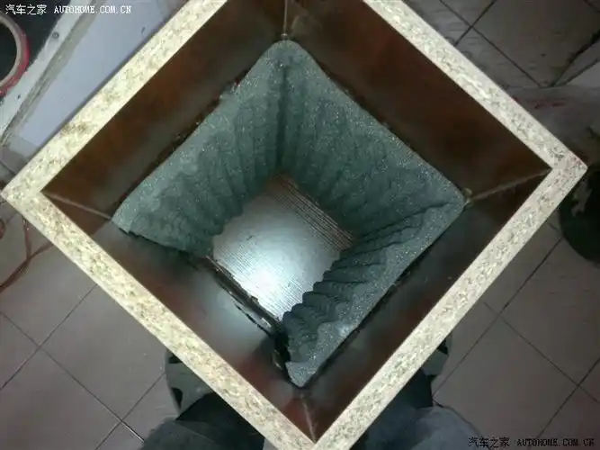 五菱荣光基本型带空调四阶带通式低音炮的制作