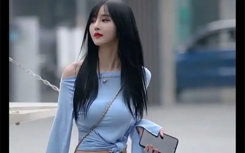 抖音兰兰鹿鹿下午街拍 晚上兼职真让人泪屏幕了