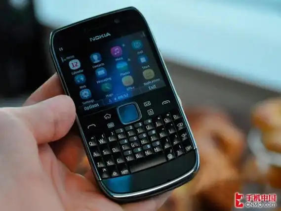 p>诺基亚一款于2011年上市的经典全键盘手机.