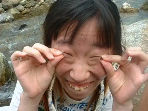 丑女图片,长得丑不是你的错,出来吓人就是你的不对了!