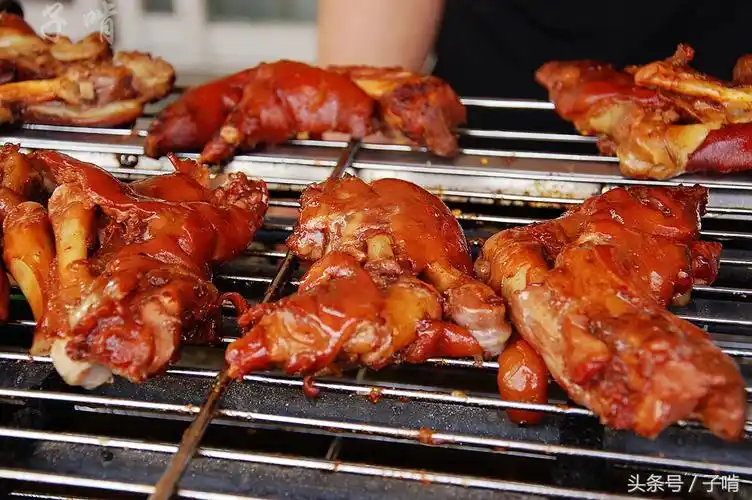 烤猪蹄15元想看电影吃,却被拦着不让带,电影没看好一直惦记着