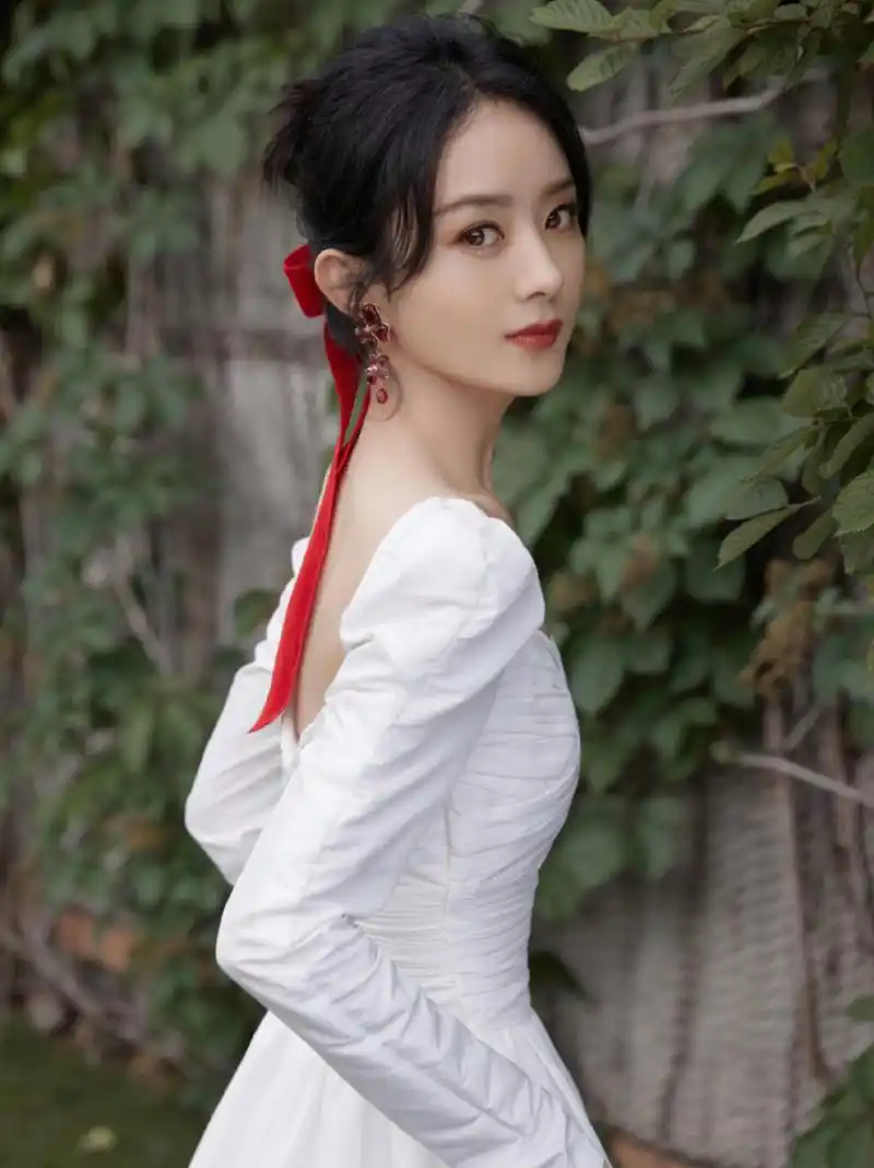 赵丽颖活动造型 白裙 红丝带气质拉满 赵丽颖20210608一组品牌活动