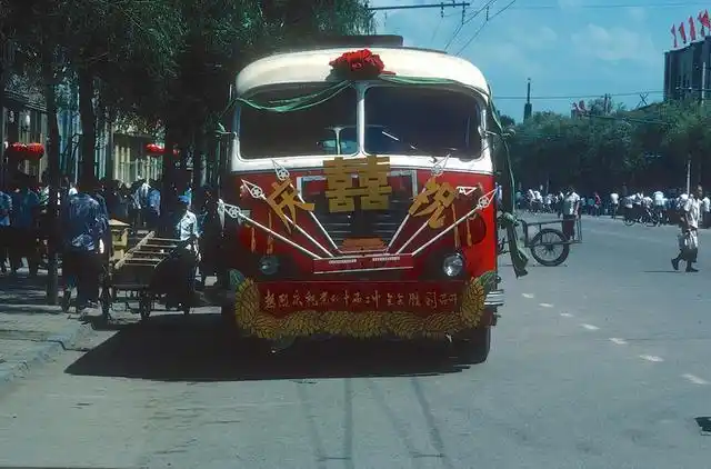 70年代中国的老照片打疫苗不带口罩小学生条件极其简陋