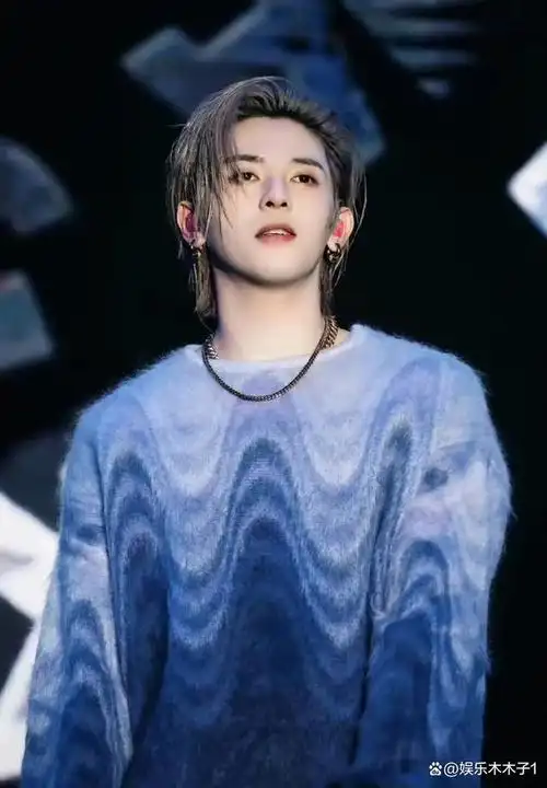 符龙飞晒4岁女儿生日照,女儿超可爱,网友"他啥时候英年早婚的"