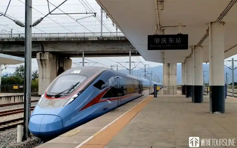 通行线广铁cr300af10011004重联开进肇庆东站