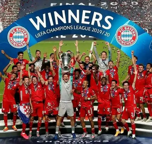 拜仁慕尼黑捧杯时刻