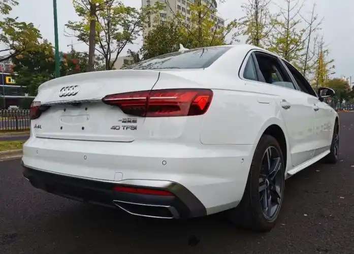 入手奥迪a4l豪华动感型贷款落地325万这价格没被坑吧