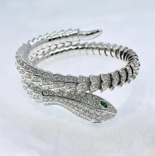 一眼惊艳的蛇形手镯