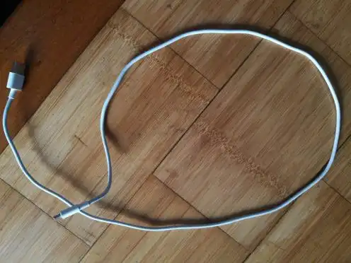 谁能帮我把这条数据线p成被剪断的样子