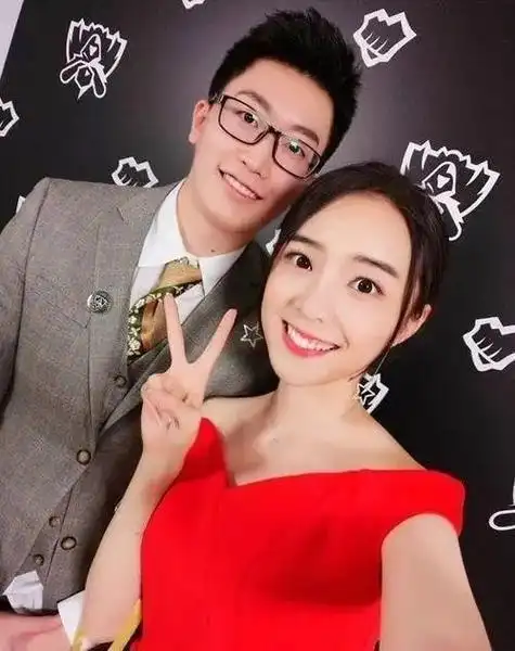 余霜晒结婚照,和管泽元本月举行婚礼,直冲热搜第一_腾讯新闻