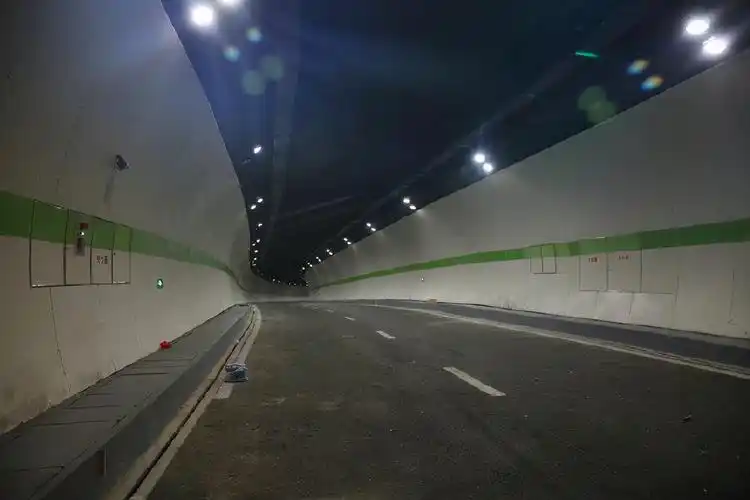 陕西包家山隧道