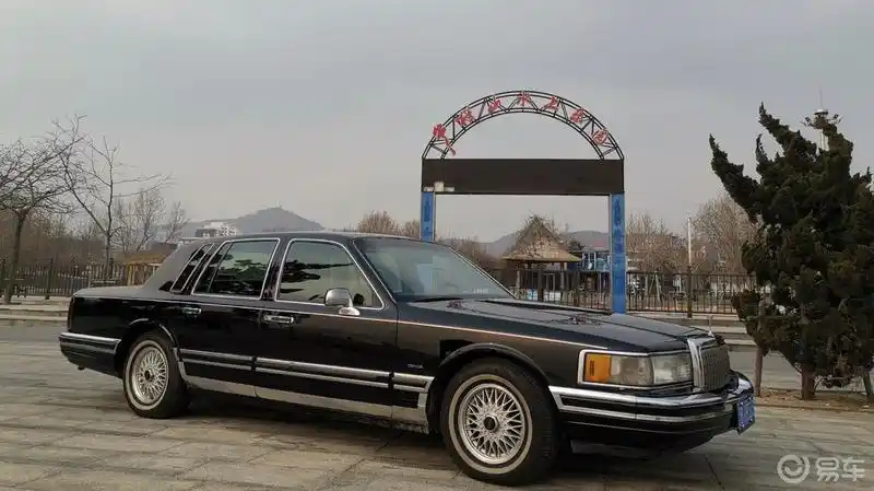 经典车型# #林肯# 生产于1994年的林肯城市,搭载一台4.6升v8发动