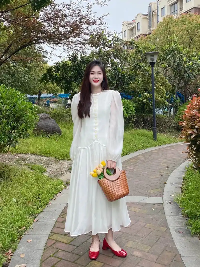 春天的第一件白色连衣裙91.#温柔风穿搭 #超仙连衣裙 #又 - 抖音