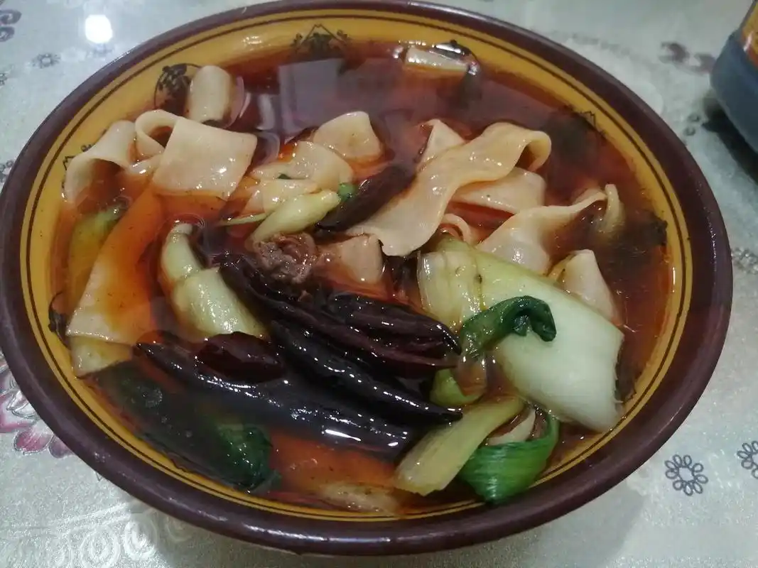 晒晒你家乡的美食吧河北正宗安徽牛肉板面,也不知道这个算不算但这个