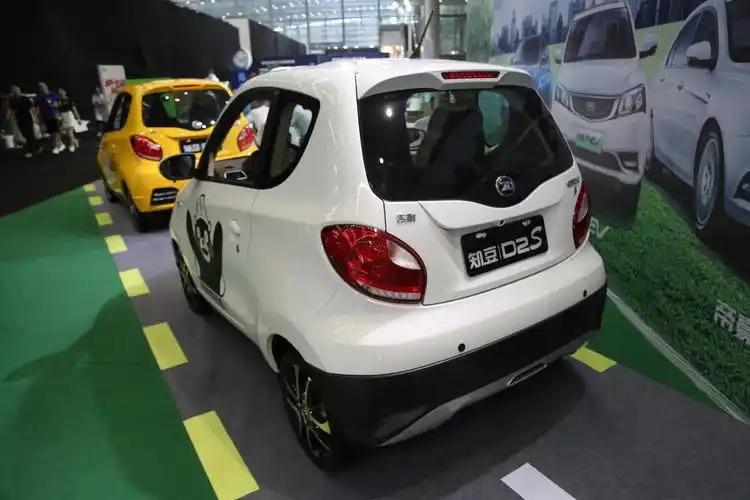 2018款知豆d2s,6万级别城市微行纯电动车,车展实拍!-新浪汽车