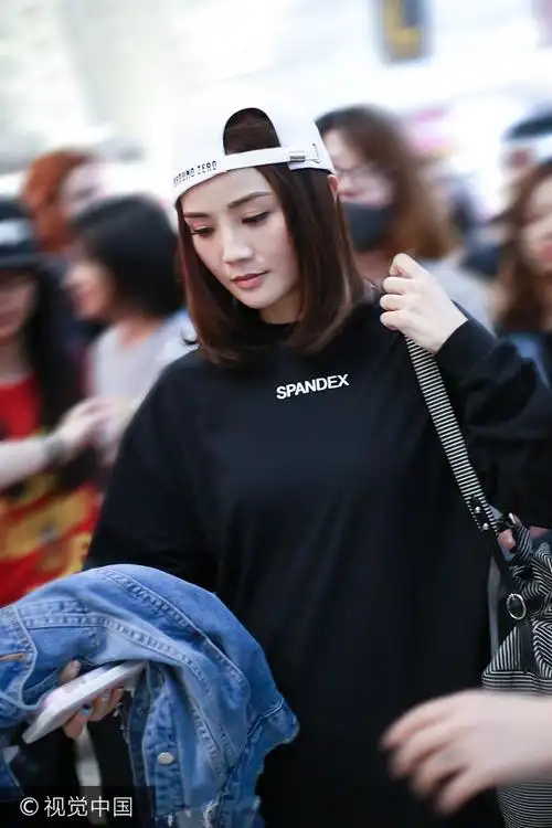 圈粉!阿sa反戴鸭舌帽皮肤白嫩颜值在线少女感十足